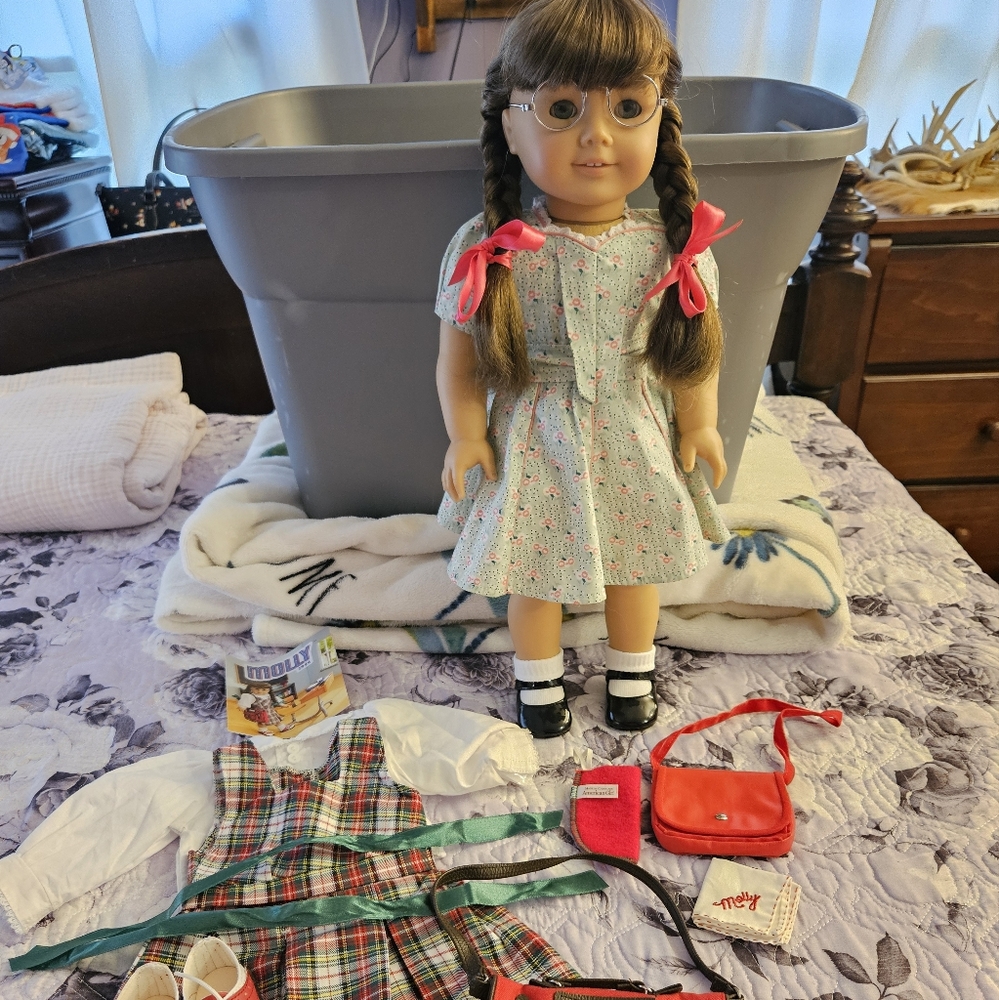 American Girl Molly & Emily doll bundle
